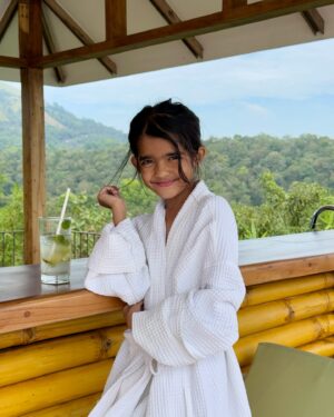 Nitya saxena Instagram - Vacation & Memories ❤️❤️

@anchorravi_offl @nitya.saxena1186 @sudhirkaveti @meher_manija #wayanad #kerala #resort #vacation