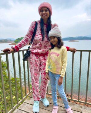 Nitya saxena Instagram - Vacation & Memories ❤️❤️

@anchorravi_offl @nitya.saxena1186 @sudhirkaveti @meher_manija #wayanad #kerala #resort #vacation