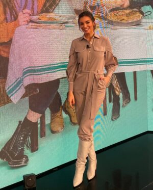 Norma Ruiz Instagram - QUE ESTRENAMOS EL SÁBADO A LAS 22h!!! @antena3com @atresmediacom @dloproducciones @damepacienciaserie @jmlorenzo Gracias @espejopublico Style by @voganacollection
