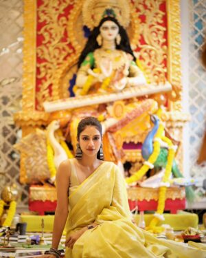 Nusrat Jahan Instagram - Vasant Panchami celebrations at my friends house. 💛 💛 💛