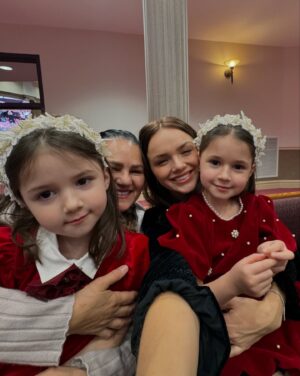 Oana Gregory Instagram - A holiday season well spent! 🥰🥰🥰