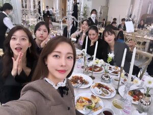 Oh Seung-ah Instagram - -

사랑하는 우리 윤혜 결혼식..🩵🤍 
어리게만 느껴지던 윤혜가 어느덧 결혼을 하다니..🥹
정말 아름다고 사랑스러운 선남선녀의 결혼식이였다..🥰
행복하게 잘 살길 기도할께🙏🏻 사랑해 윤혜야❤️