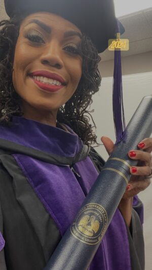 Omarosa Manigault Instagram - I want to send a huge THANK YOU to everyone who have sent birthday wishes, love, and positive vibes my way! Every message, call, text  and cashapps, means so much to me.

This year is extra sweet because I’m also celebrating 100 days until I graduate from law school! The journey hasn’t been easy, but the finish line is in sight, and I’m beyond grateful for the support of all of you who have been with me every step of the way.

Cheers to the next chapter! 🥂✨ #100DaysToJD #BirthdayBlessings #AlmostEsquire