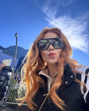 Palina Rojinski Instagram - Anzeige | Streif is live, na na na na na! Skiiiiiiiifooooan - naja zumindest zuschauen! Das macht Lift auf mehr! Danke 🫶
@hahnenkammrennen @wwp.group