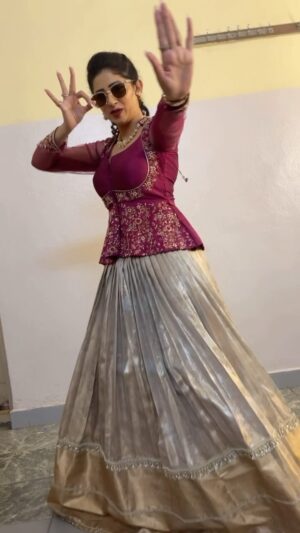 Pallavi Gowda Instagram - Outfit : @dharshyaboutique 🩷
Styling : @dharanimittapally 🥰
Jewellery : @samyu__collections 🤩
V.C : @kambhammettu_sreevani 😍