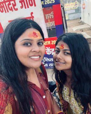 Pallavi Mukherjee Instagram - Har har MAHADEV 🙏♥️ 

Some energies pulled me into this Sangam, and I can feel the universe within me. I am overwhelmed with emotions—happiness, tears, a deep sense of self-discovery, and a peace within me. Everything happened so magically, with every circumstance we overcame feeling like it was guided by energy, as if Shiva had planned it all. 
when  you desire something from the core of your being and put in the effort for it, things will fall into place when you surrender. I truly felt this deep within me in this Mahakumb 

Thank you, @pramodchahar86 , for coming as a savior and putting in so much effort to help us throughout.
I can definitely say, “ Pata nehi kis rup me akar narayan mil jayega" and you came as Narayan. Automatically, everything fell into place. 

#mahakumbh #prayagraj #universe #blessed