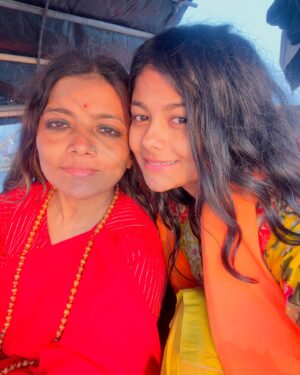 Pallavi Mukherjee Instagram - Har har MAHADEV 🙏♥️ 

Some energies pulled me into this Sangam, and I can feel the universe within me. I am overwhelmed with emotions—happiness, tears, a deep sense of self-discovery, and a peace within me. Everything happened so magically, with every circumstance we overcame feeling like it was guided by energy, as if Shiva had planned it all. 
when  you desire something from the core of your being and put in the effort for it, things will fall into place when you surrender. I truly felt this deep within me in this Mahakumb 

Thank you, @pramodchahar86 , for coming as a savior and putting in so much effort to help us throughout.
I can definitely say, “ Pata nehi kis rup me akar narayan mil jayega" and you came as Narayan. Automatically, everything fell into place. 

#mahakumbh #prayagraj #universe #blessed