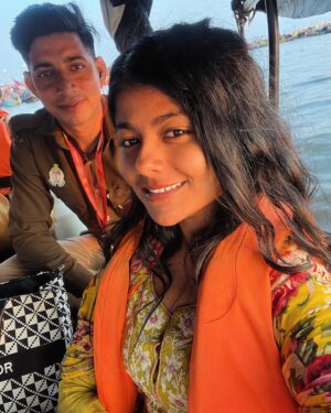 Pallavi Mukherjee Instagram - Har har MAHADEV 🙏♥️ 

Some energies pulled me into this Sangam, and I can feel the universe within me. I am overwhelmed with emotions—happiness, tears, a deep sense of self-discovery, and a peace within me. Everything happened so magically, with every circumstance we overcame feeling like it was guided by energy, as if Shiva had planned it all. 
when  you desire something from the core of your being and put in the effort for it, things will fall into place when you surrender. I truly felt this deep within me in this Mahakumb 

Thank you, @pramodchahar86 , for coming as a savior and putting in so much effort to help us throughout.
I can definitely say, “ Pata nehi kis rup me akar narayan mil jayega" and you came as Narayan. Automatically, everything fell into place. 

#mahakumbh #prayagraj #universe #blessed