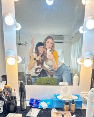 Paloma Bloyd Instagram - Diario de rodaje #MACHOSALFA con los mejores 💖