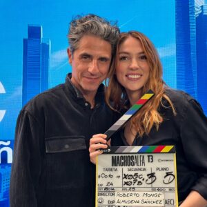 Paloma Bloyd Instagram - Diario de rodaje #MACHOSALFA (part 2)
La habéis hecho top 1 en @netflixes (otra vez).
Qué maravilla!!! 

Aquí con la alfa suprema @lauracaballero_ y algunas de sus alfas discípulas @maria_hervas_ @kiramiro @raquelguerrero1 @martahazas @paulagallegoficial @cayetanacabezas @estudiocruzpuente & tremendo equipazo & chulísimo alfa querido dire @robertomonge_ 💗