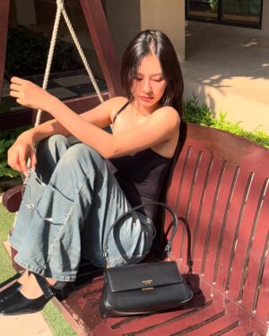 Pansa Vosbein Instagram - 🐈‍⬛🪶

#katespadeTH