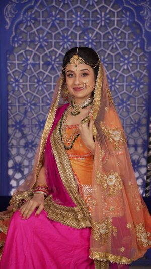 Paridhi Sharma Instagram - Walking down memory lane but with a little extra glow! ✨ It feels surreal recreating Jodha’s look after all these years, and I must say, @reachedmars made the process so seamless.

Let me know—what’s your favorite part of this look? 👑

Campaign managed by — @Shukranagurujientertainment

#reachedMARS #MARSCosmetics
#ParidhiSharma #jodhaakbar #jodha