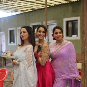 Parinita Seth Instagram - Made some beautiful memories with these beautiful people.  #vanshaj #tvshow #memories #love #fyp #insta #india #indiantv #instamoment #grateful🙏🏻