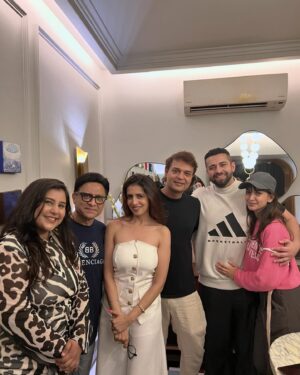 Parinita Seth Instagram - a beautiful wrap up party with a beautiful awesome team of #vanshaj  i always wanted to work with @swastikproductions  and i did. i loved my journey with them as really @swastikproductions you are the best.  @sktorigins @g3gill  @sonysab.  #fyp #foryoupage #instagood #insta #instamood #instaact #actorslife #missthistime #team #vanshaj #instagram #instalike #love #grateful 🙏🏻
