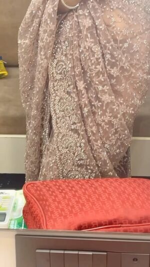 Parinita Seth Instagram - Looks aren’t everything. But I have them😁 just in case. 😛. Makeup by @unaid_ansari #trendingreels #trendingsongs #bollywood #trendingnow #saree #sareelove #mood #monsoon #instagram #insta #instafashion #instadaily #instalike #fyp #love #selflove #obsession #mirrorselfie #grateful 🙏🏻