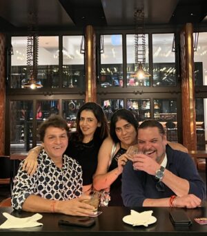 Parinita Seth Instagram - was a fun weekend with few new and few old buddies  #weekend #photoeveryday #party #friends #insta #love #grateful 🙏🏻