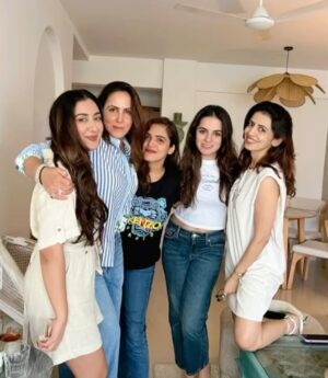Parinita Seth Instagram - was a fun weekend with few new and few old buddies  #weekend #photoeveryday #party #friends #insta #love #grateful 🙏🏻