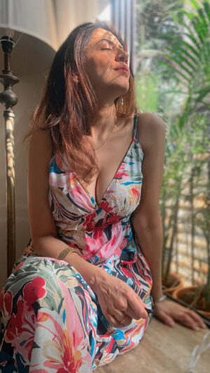 Parinita Seth Instagram - be your priority.  #selflove #selfcare #skincare #bioderma #sunscreen #sunset #sunblock #viral #instagood #trendingreels #instagram #insta #trending #fyp #bollywood #love #grateful 🙏🏻🦋