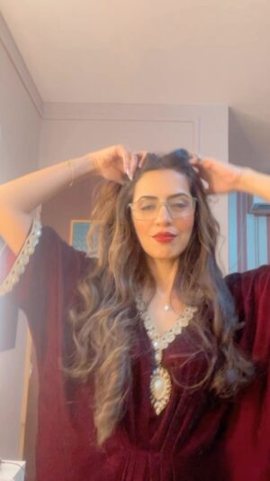 Parinita Seth Instagram - Finally when u get network in ur makeup room 💃💃. #excited #dance #dancereels #behindthescenes #trendingreels #trending #insta #fyp #instadaily #instalove #insta #love #grateful 🙏🏻