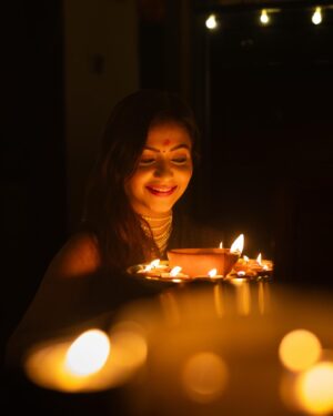 Pariva Pranati Instagram - Oh these festive lights… the spell of magical nights…  Diwali… you sure know how to bring joy… the joy of giving… the joy of being considerate to other living beings… ❤️❤️

Thankyou @iampuneetsuchdeva  for these magical clicks ❤️

#diwali #light #joy #love #festival #happy #peace #celebration #actor #music #dress #saree #pearls