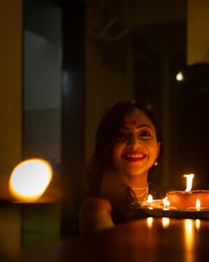 Pariva Pranati Instagram - Oh these festive lights… the spell of magical nights…  Diwali… you sure know how to bring joy… the joy of giving… the joy of being considerate to other living beings… ❤️❤️

Thankyou @iampuneetsuchdeva  for these magical clicks ❤️

#diwali #light #joy #love #festival #happy #peace #celebration #actor #music #dress #saree #pearls