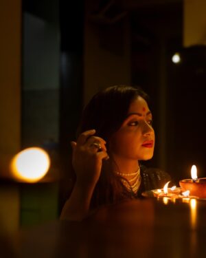 Pariva Pranati Instagram - Oh these festive lights… the spell of magical nights…  Diwali… you sure know how to bring joy… the joy of giving… the joy of being considerate to other living beings… ❤️❤️

Thankyou @iampuneetsuchdeva  for these magical clicks ❤️

#diwali #light #joy #love #festival #happy #peace #celebration #actor #music #dress #saree #pearls