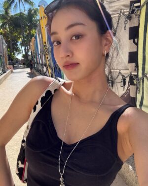 Park Ji-hyo Instagram - Hawaii🌺