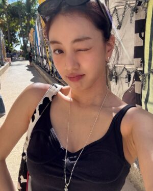 Park Ji-hyo Instagram - Hawaii🌺