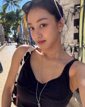 Park Ji-hyo Instagram - Hawaii🌺