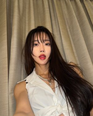Park Soo-bin Instagram - These days outfit zip. 마지막은 기절한 사진 맞음