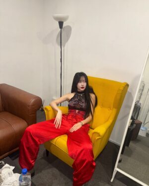Park Soo-bin Instagram - These days outfit zip. 마지막은 기절한 사진 맞음