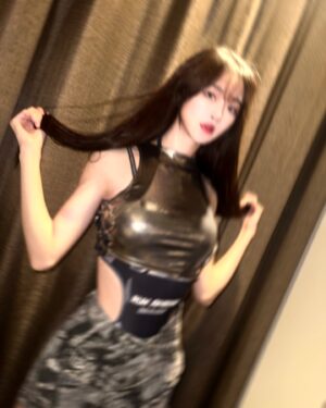 Park Soo-bin Instagram - These days outfit zip. 마지막은 기절한 사진 맞음