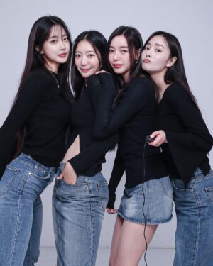 Park Soo-bin Instagram - 우리 언니들 너무 이뻐서 시력 살짝 잃음 
🍧달샤벳 14주년🍧
앞으로도 평생 언니들 그리고 달링들 사랑할거야 선전포고 탕탕