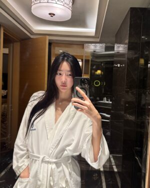 Park Soo-bin Instagram - I fell in love with malaysia .....Such a beautiful City❤️

I’ve been to Kota Kinabalu many times, but this is my first time exploring Kuala Lumpur—aside from visiting for a Dal Shabet performance back in my girl group days. Once again, I’ve fallen in love with Malaysia! 💖 I’m so excited to see my Malaysian fans today—can’t wait to meet you all soon!