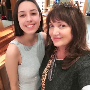 Patricia Echegoyen Instagram - Hoy...parece mentira...se cumplen 20 años.!!🍾👏🎂..desde que llegaste a nuestras vidas..para hacernos tan pero tan Felices!!!a mi ..me.convertiste en Mama..a Rodri..en tu amado papa.😍.y a nosotros..en Familia!!!..y estoy orgullosa y Feliz..de la Mujercita que cada día ....crece y crece...y de estar presente en cada dia..en cada momento..❤️Me encanta acompañarte y verte tan Feliz...Que se cumplan todos tus deseos ..porque te mereces TODO LO MEJOR..Te AMO HIJA ...se Feliz!!🎂👏🍾❤️❤️❤️❤️❤️@rodrihindu .@lulu_pardoo