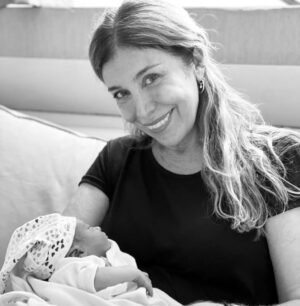 Patricia Viggiano Instagram - -Bienvenida Camelia a la familia!!! Te amo tanto!! 
Gracias @lucilaviggiano y @panchitovillagra x regalarme la posibilidad de ser abuela una vez más!
Amo serlo… tanto como amo ser mamá… 
Gracias Universo x otra nietita hermosa con la q jugaré como una niña de nuevo! 🩷🩷