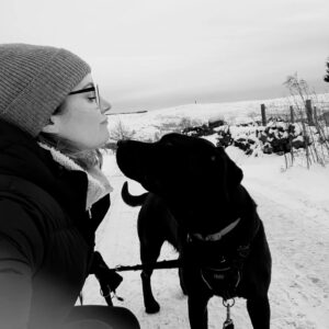 Paula Lane Instagram - Snowy love 🐾

It's quite an art trying to walk Stoodley and not be put on your arse at the same time especially in this weather 😂