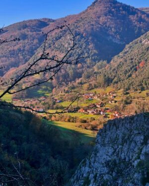 Paula Prendes Instagram - Todos los días de #Navidad así! Firmo 25 Diciembre. Asturias, Ruta de la Xanas ❤️ @belenmartineztuero