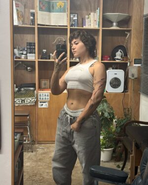Pavida Moriggi Instagram - new year, new hair, new tatt, new…. Song? 👀
