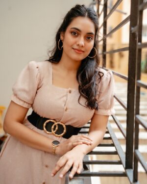 Pavithra Janani Instagram - 👱‍♀️

Makeup & Hairdo @jeru_bridal_studioo 
Outfit @stitch_vyshnavee_sarath 
Photography @xposurestudio.in

#bb8 #pavithrajanani 
#biggbosstamilseason8 
#disneyplushotstar 
#vijaytelevision 
#biggbossseason8