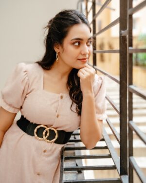 Pavithra Janani Instagram - 👱‍♀️

Makeup & Hairdo @jeru_bridal_studioo 
Outfit @stitch_vyshnavee_sarath 
Photography @xposurestudio.in

#bb8 #pavithrajanani 
#biggbosstamilseason8 
#disneyplushotstar 
#vijaytelevision 
#biggbossseason8