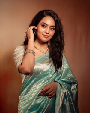 Pavithra Janani Instagram - “The art of Slow and Steady progress 
can be a Game-Changer”

Makeup & Hairdo @jeru_bridal_studioo 
Blouse Aari work @alank_ritaa 
Stitched by @stitch_vyshnavee_sarath 
Photography @xposurestudio.in 

#bb8 #pavithrajanani 
#biggbossseason8tamil 
#vijaytelevision 
#disneyplushotstar 
#biggboss8