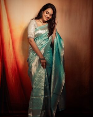 Pavithra Janani Instagram - “The art of Slow and Steady progress 
can be a Game-Changer”

Makeup & Hairdo @jeru_bridal_studioo 
Blouse Aari work @alank_ritaa 
Stitched by @stitch_vyshnavee_sarath 
Photography @xposurestudio.in 

#bb8 #pavithrajanani 
#biggbossseason8tamil 
#vijaytelevision 
#disneyplushotstar 
#biggboss8