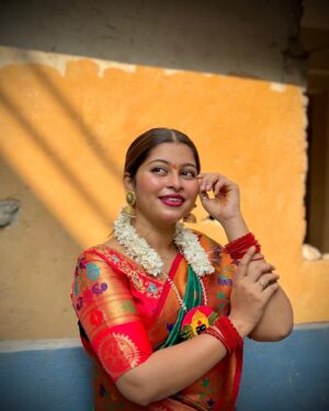 Payal Pati Instagram - ओढ लागली मनात चाळवाया लागलं😍✨❤️

Kanthi - @makeupartist_nilam_patil 

#yadlagla #marathi #marathimulgi #treditionallook❤️ #paithani #lookdodia #lookoftheday #aagrikoli #aagrikoliswagstar⛵😎 #aagrikolicommunity #payalpatil