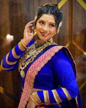 Payal Pati Instagram - मदनमंजिरी😍💙

Look- @makeupartist_nidhi_vilas_patil 
Outfit- @lady.craft.boutique 
Earcuff - @rutik_mhatre143 
Kanthi - @mn7_creation_uran