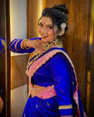 Payal Pati Instagram - मदनमंजिरी😍💙

Look- @makeupartist_nidhi_vilas_patil 
Outfit- @lady.craft.boutique 
Earcuff - @rutik_mhatre143 
Kanthi - @mn7_creation_uran