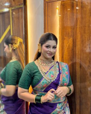 Payal Pati Instagram - AASHI MI GAVNAR NAYY 🫵🏻😍

Look - @makeup_by_saylipatil 

#aagri #aagrikoli #aagrikoliswagstar⛵😎 #aagriqueen👑 #aagrikolicommunity #aagrikatta #aagrikoligeet #aagriculture #marathi #marathimulgi #marathiculture #treditionallook❤️ #treding #photo #photooftheday #look #lookdodia #lookoftheday #makeup #makeupartist #jwellery #saree #outfit #aagrikolimakeupbride