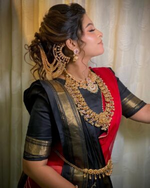 Payal Pati Instagram - चंद्रावाणी😍✨

#look #lookoftheday #aagri #aagrikoli #aagrikoliswagstar⛵😎 #aagrikolicommunity #aagrikoli #marathi #marathimulgi #photo #photooftheday #saree #makeup #post #nauvarisaree #nath