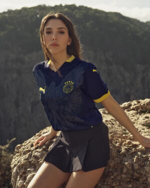 Pelin Uluksar Instagram - Kanaryanın gücü ve sarsılmaz duruşu... 
Karşınızda, 2024/25 Fenerbahçe Özel Forması. 

Şimdi sadece Fenerium mağazaları,
Fenerium.com ve FBSK Super App’te.  @pumafootball 
@fenerbahce @fenerium 
#işbirliği