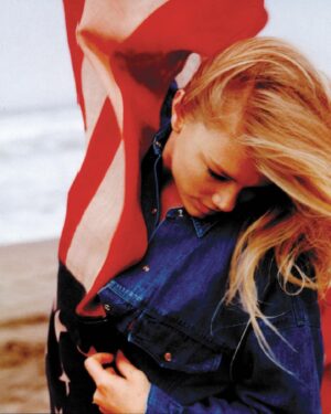 Peta Wilson Instagram - i love america, a time when “her” wide open arms were big enough  for everyone… the place for everyone with a dream. ❤️
i was so excited when my agent Christine Clayton ,rang “ you booked Levi’s”. i screamed … Levi’s was my favorite all american brand as a youngster.  Thank you Caroline (Parent) Calvin for booking me and paying for a chunk of acting classes.. was a very memorable moment for me - with a spectacular bunch of fabulous bad ass AMERI-CAN do’s.  You guys are the best # thank America for another amazing moment ❤️🇺🇸 #Stefan Ruiz 
@stefanruizphoto  photographer
.Wayne  Kogan Art Director
 @wkogan 
Caroline Calvin  @cc_seaweed. Creative Director
Levi’s